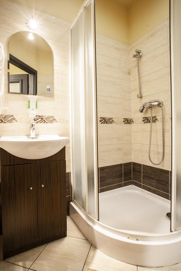 Momotown Privates Bed & Breakfast คราคูฟ ภายนอก รูปภาพ