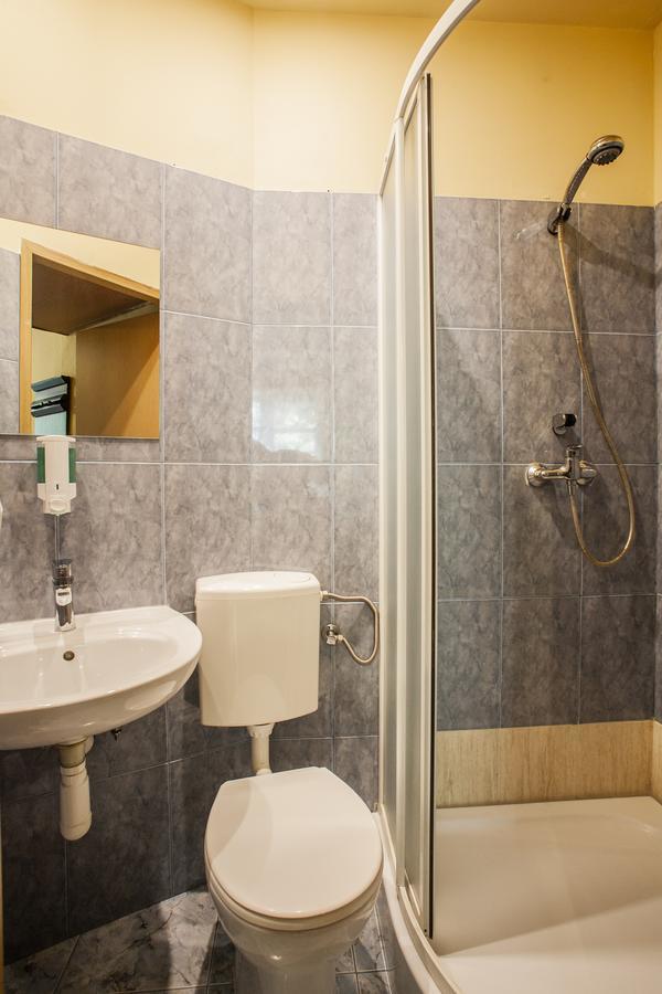 Momotown Privates Bed & Breakfast คราคูฟ ภายนอก รูปภาพ